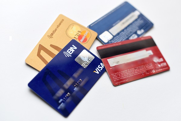 So sánh điểm giống, khác nhau của thẻ Visa và Mastercard